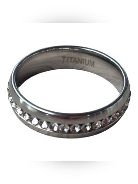 New Titanium & Cubic Zirconia Band Ring Size 11